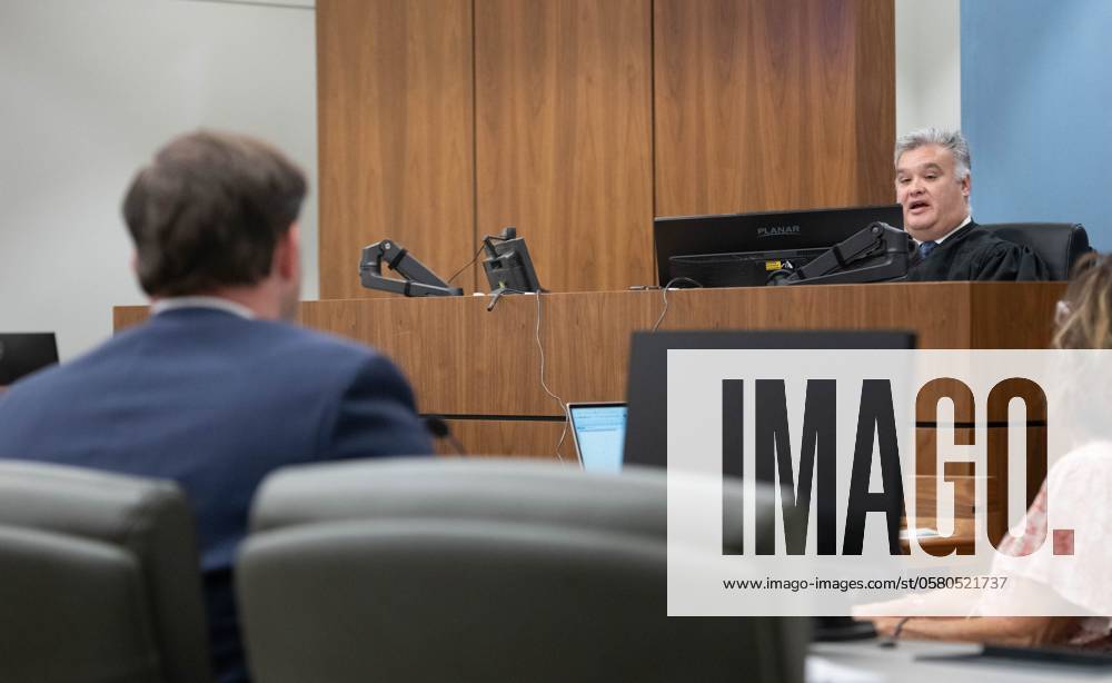 Syndication: News-Journal Circuit Judge Scott Duncan, top right, speaks ...