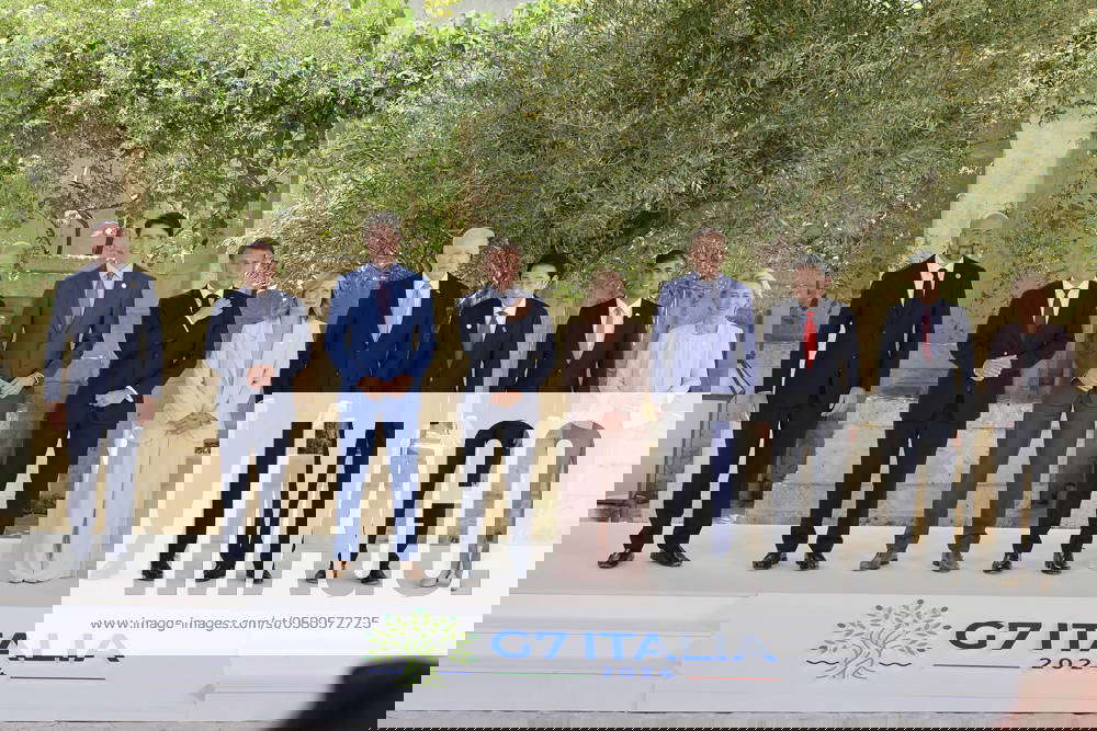 Toasts, Italy Family photo of the G7 Heads of State. Prime Minister