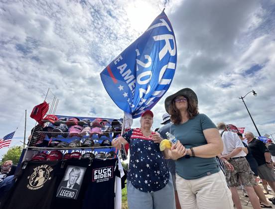 Racine, Wisconsin, USA: Supporters of presumptive Republican ...