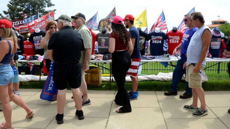 Racine, Wisconsin, USA: Supporters of presumptive Republican ...