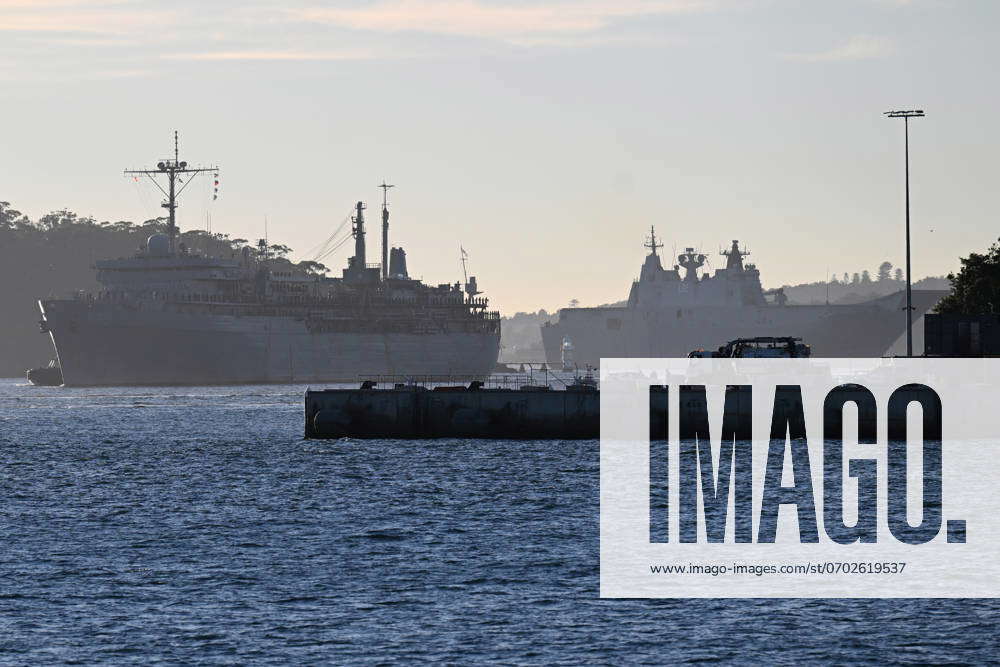 USS EMORY S LAND SYDNEY, United States Navy ship USS Emory S. Land (AS ...