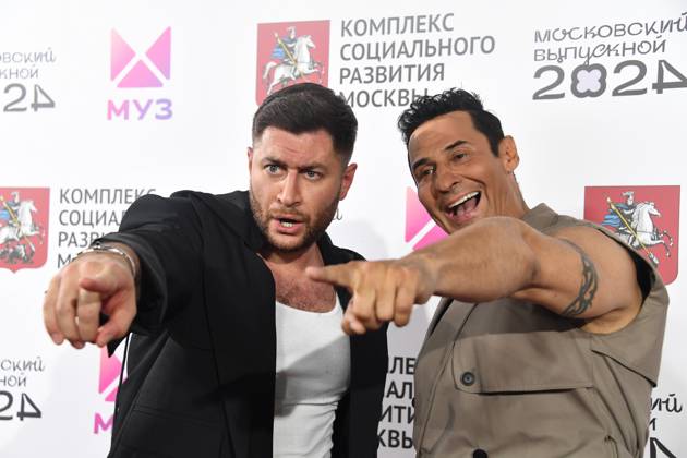 Dava Singer Moscow. Singers DAVA and Stas Kostyushkin at the Moscow Graduation ...
