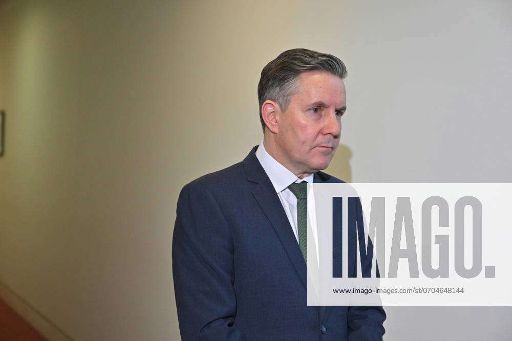 Butler Mark5 MARK BUTLER PRESSER, Minister for Health Mark Butler speaks to ...