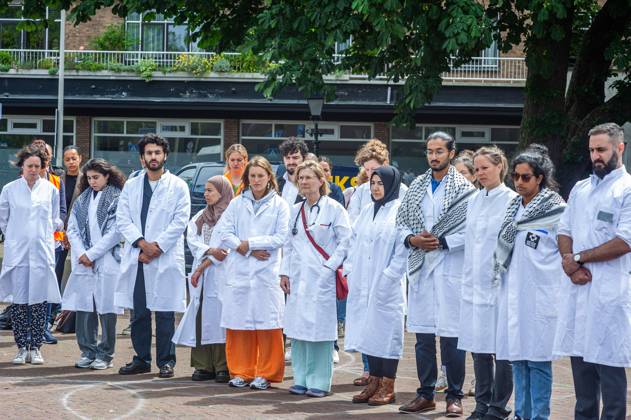 healthcare-workers-place-memorial-stones-for-slain-colleagues-in-gaza