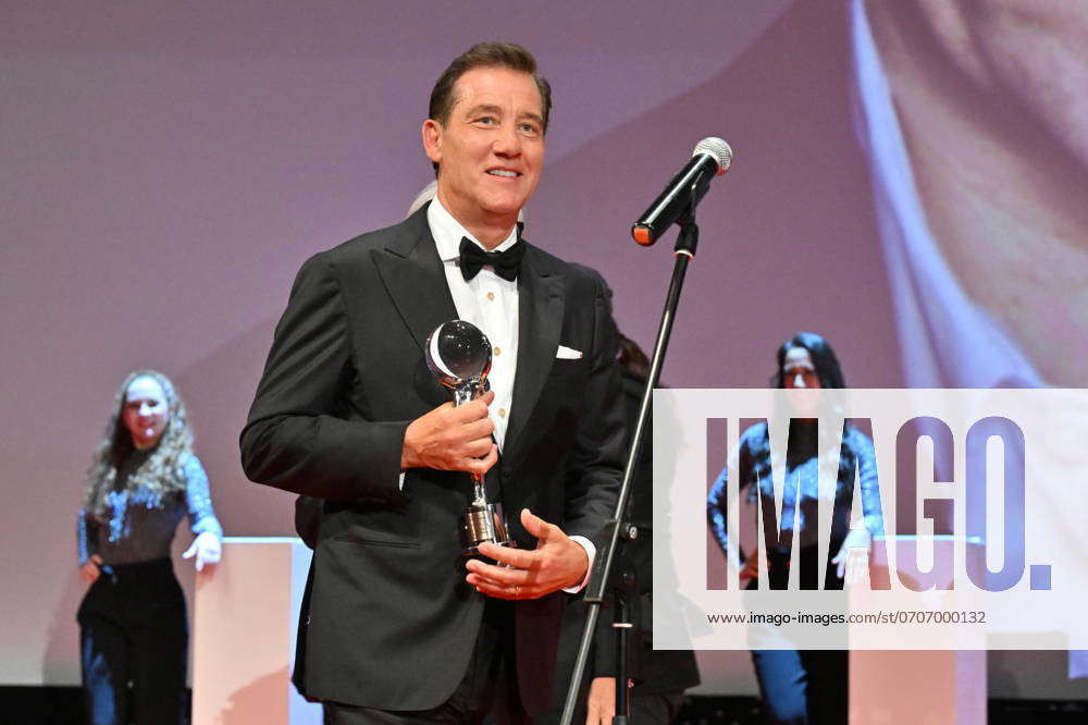 British actor Clive Owen received President s Award of Karlovy Vary ...