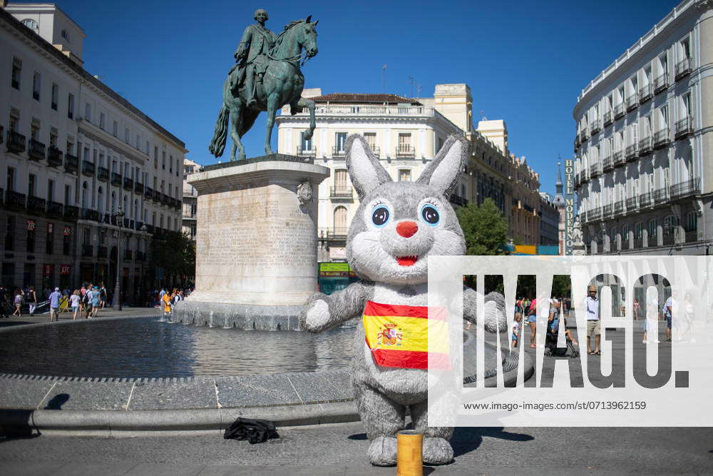 Madrid Rabbit Daily life in Madrid, Spain - 20 Jul 2024 A man dressed in a rabbit ...