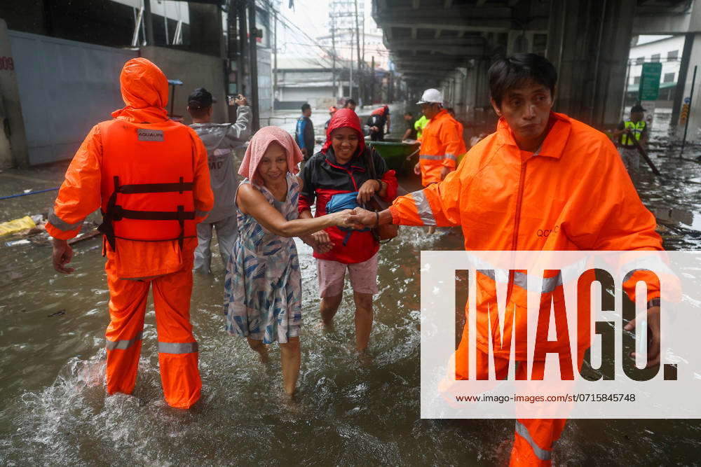 Disaster Rescue Ph Quezon City, Metro Manila, Philippines: Disaster response workers use a ...
