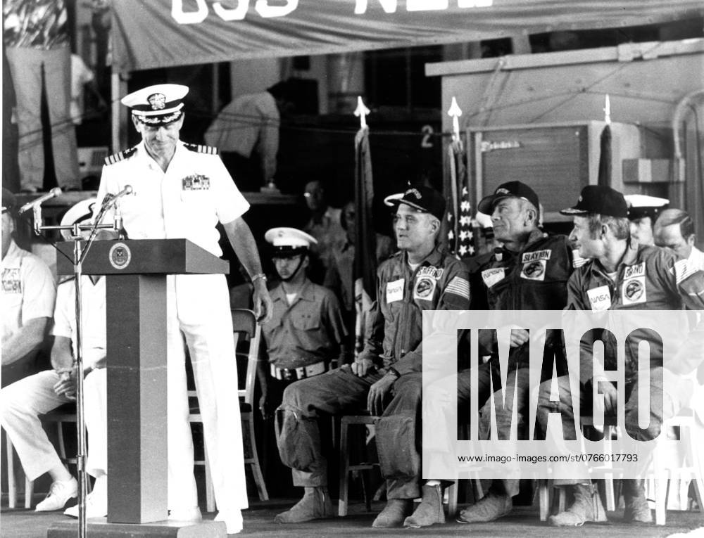 KENNEDY SPACE CENTER, FLA. -- The Commanding Officer of the USS New ...