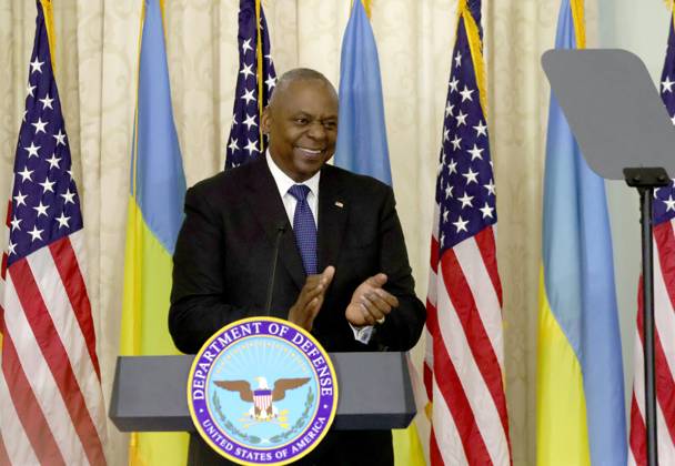 Rustem Stand Rustem Umerov meets Lloyd Austin KYIV, UKRAINE - US Secretary of ...