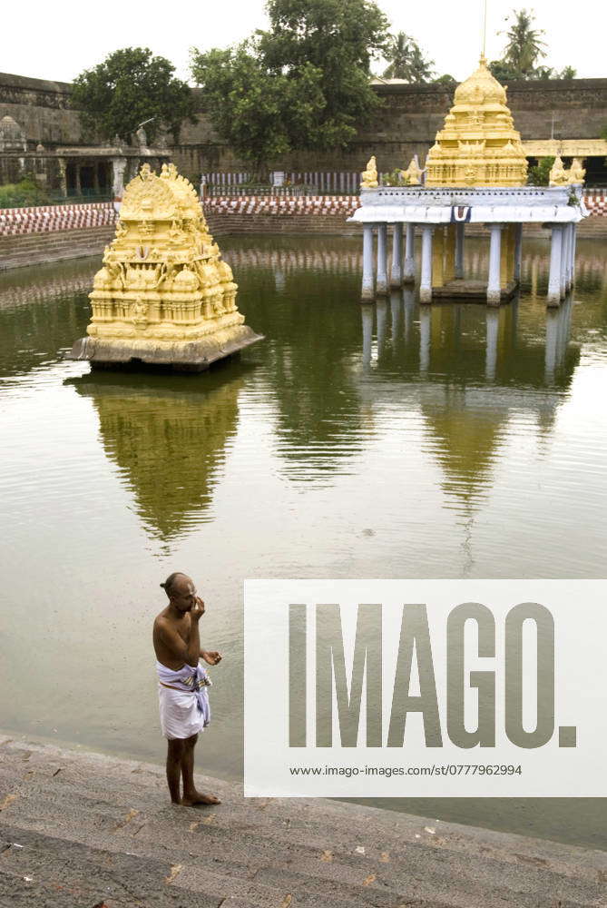 Priest performing daily rituals at Varadaraja Perumal temple in ...