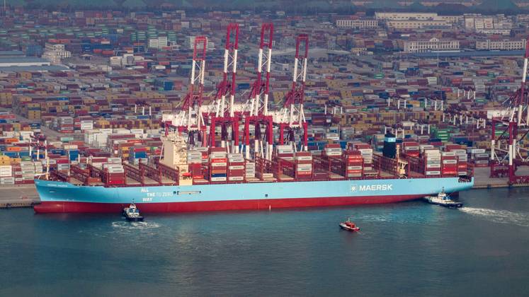 World s First 10, 000 Container Class Methanol Dual-fuel Container Ship ...