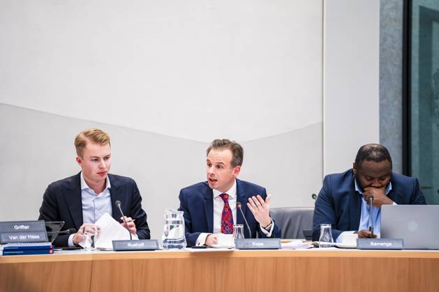 THE HAGUE - Julian Bushoff, Alexander Kops, Mpanzu Bamenga and Peter de ...
