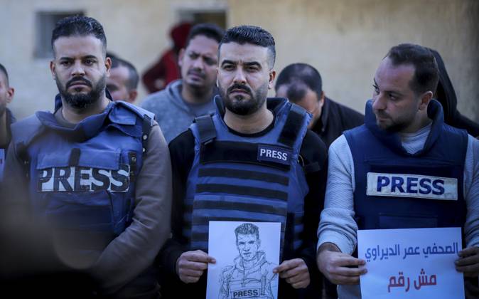 Protest against the killing of journalists Journalists stage a ...