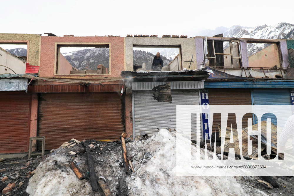 Massive Fire Gutted 46 Shops And Restaurants In Sonmarg Kashmir People ...