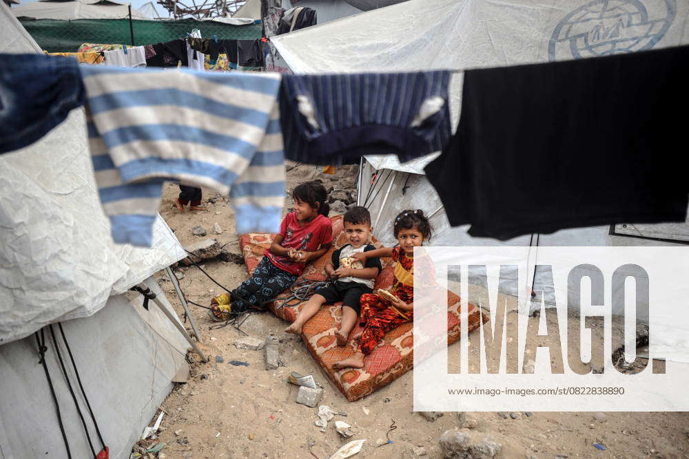 Daily Life In Gaza Displaced Palestinian children sit outside their ...