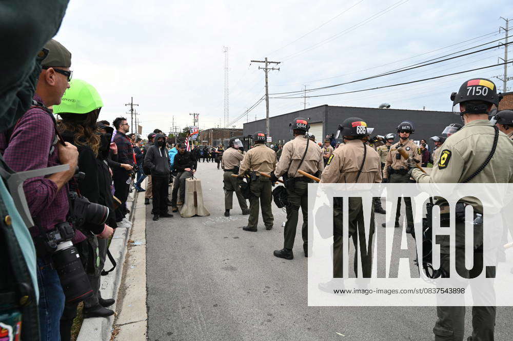 Protesters rally in front of ICE building in Illinois BROADVIEW ...