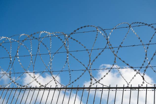 Immigration Razor Wire Barbed wire, Border control, Illegals Immigration and Migration ...