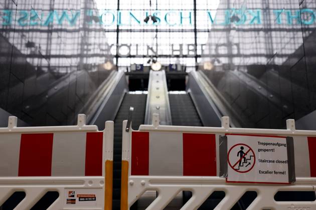Impression of Cologne Central Station Closed entrances to the tracks at