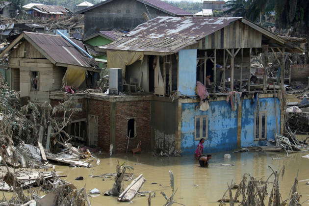Indonesia, destruction after flash floods and | IMAGO